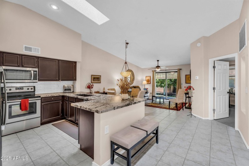 11-web-or-mls-Greenfield-11