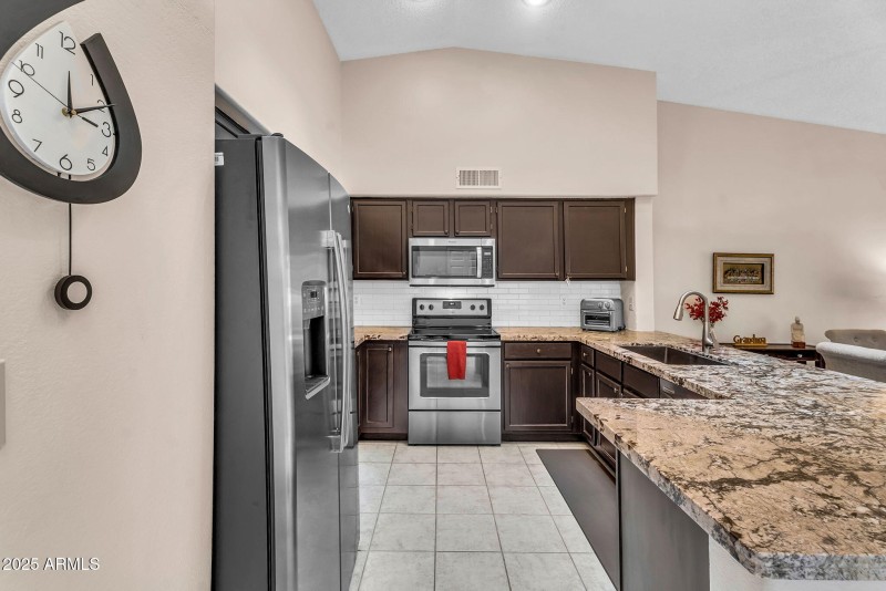 12-web-or-mls-Greenfield-12