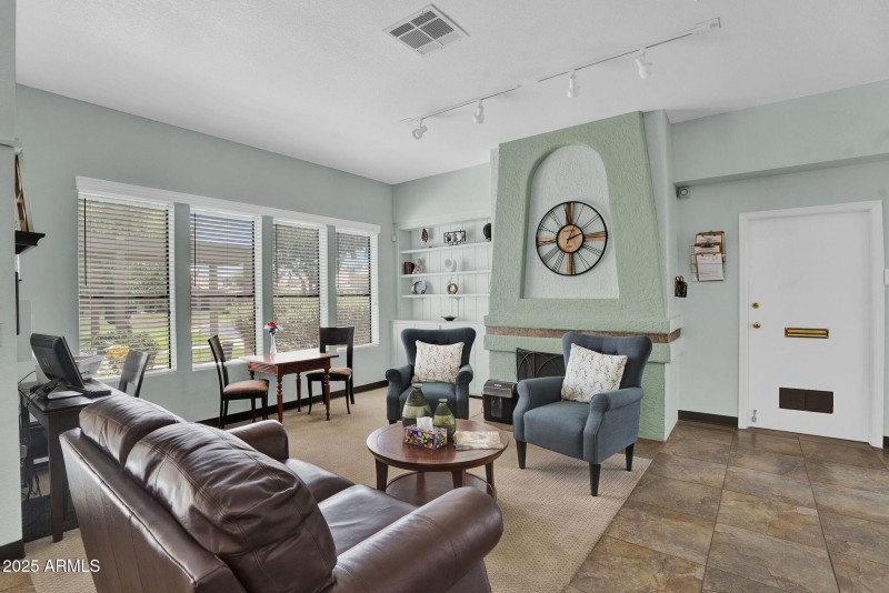 76-web-or-mls-GreenfieldNeighborhood-11