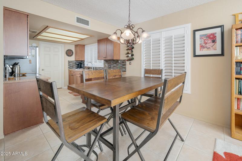 19702 N 98th Ln 06_Dining_01