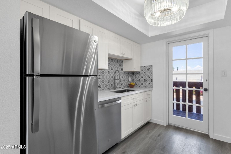 12-web-or-mls-1927-e-hampton-ave-208