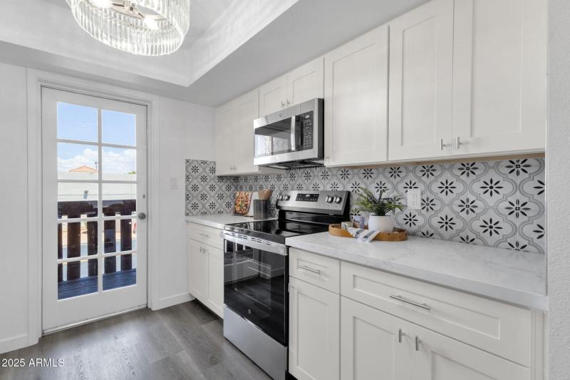 13-web-or-mls-1927-e-hampton-ave-208
