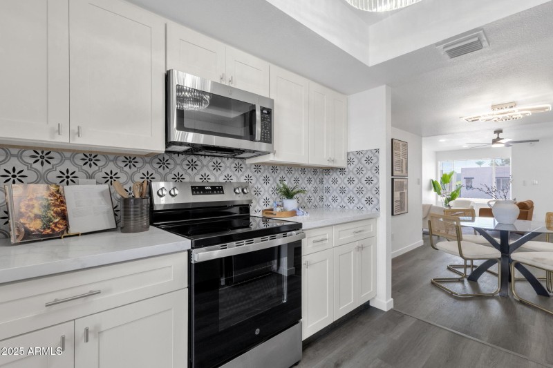 14-web-or-mls-1927-e-hampton-ave-208