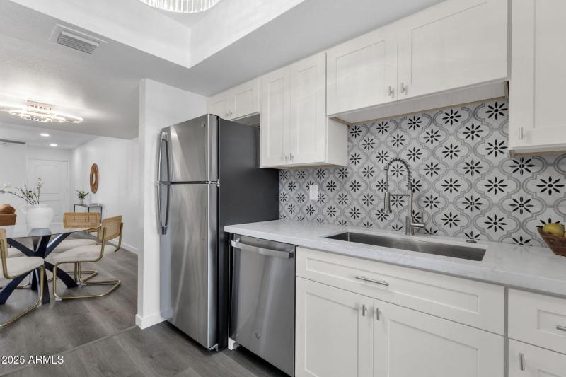 15-web-or-mls-1927-e-hampton-ave-208