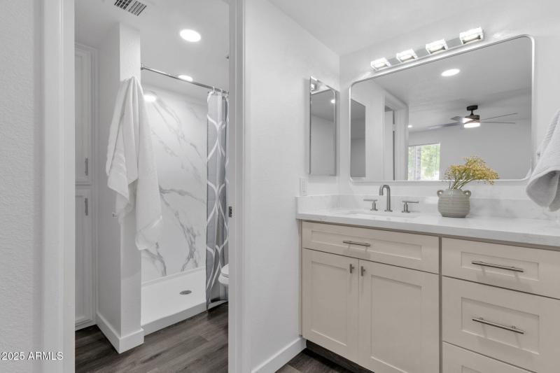 20-web-or-mls-1927-e-hampton-ave-208