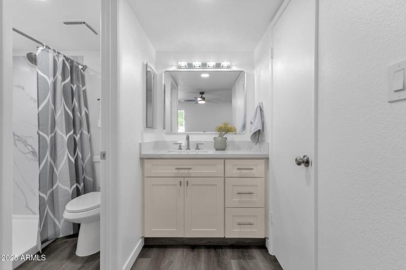 19-web-or-mls-1927-e-hampton-ave-208