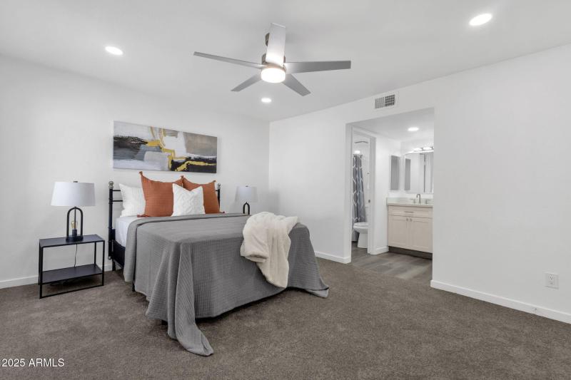18-web-or-mls-1927-e-hampton-ave-208