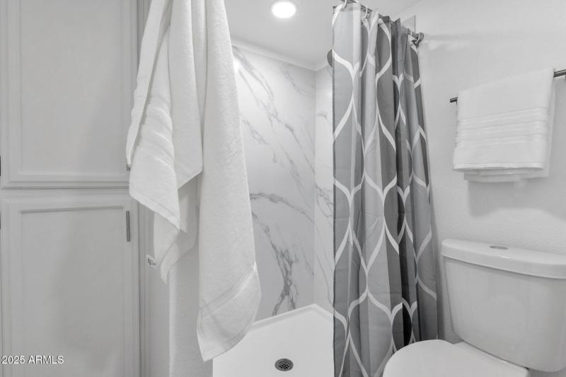 21-web-or-mls-1927-e-hampton-ave-208
