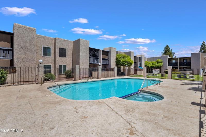 34-web-or-mls-1927-e-hampton-ave-208