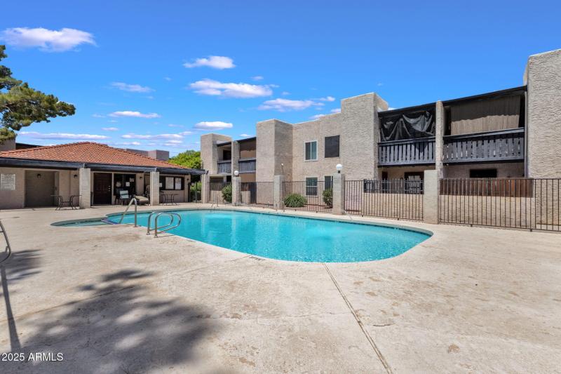 36-web-or-mls-1927-e-hampton-ave-208
