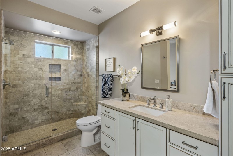 Main House Bedroom #3 ensuite