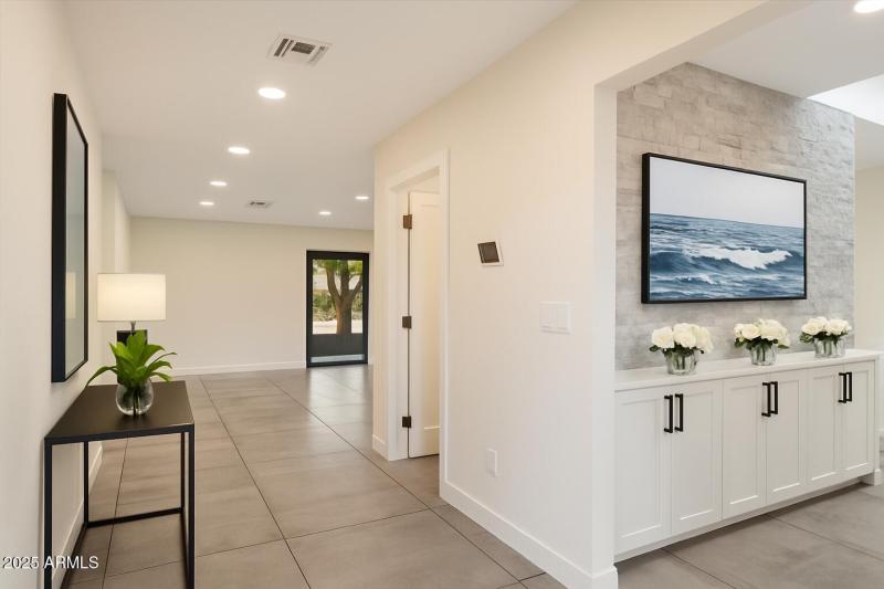 4th Ave - Front Entry