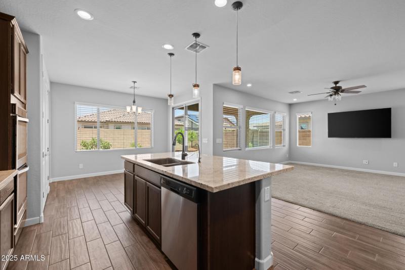 9)KITCHEN