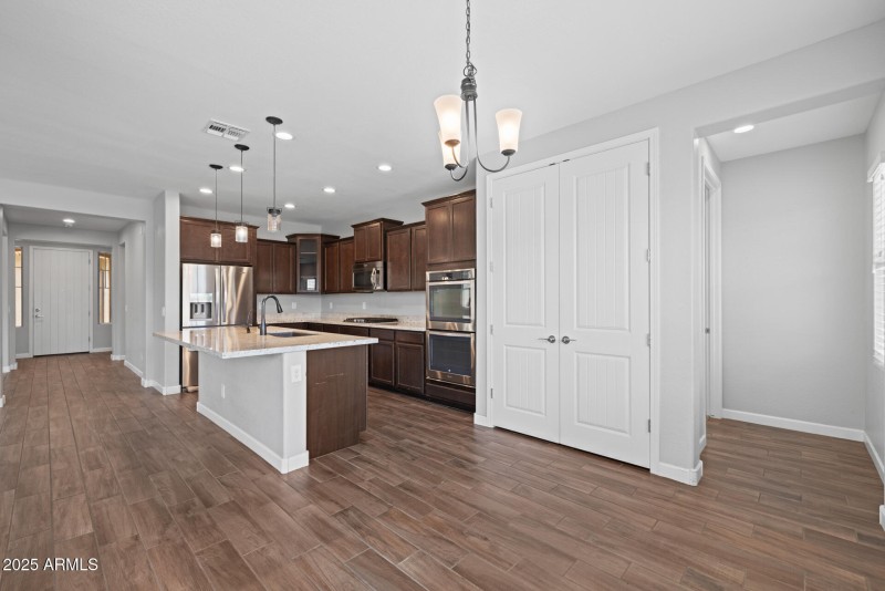12)KITCHEN