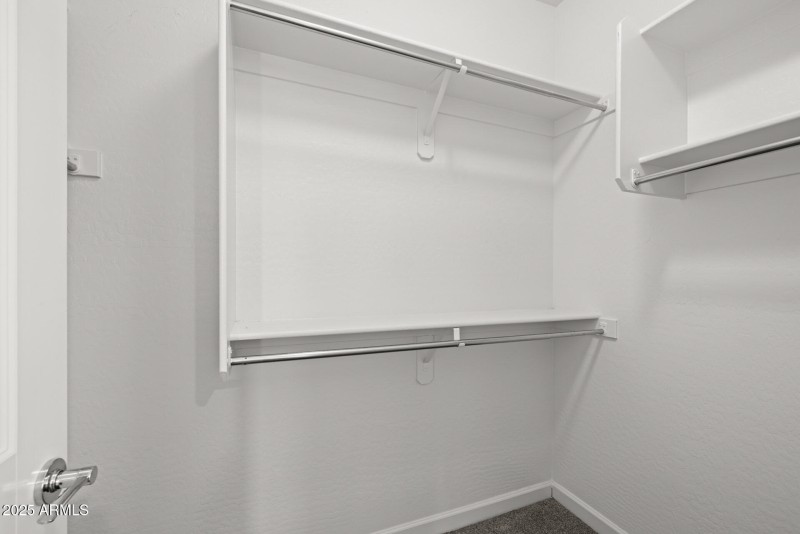 29)MASTER CLOSET