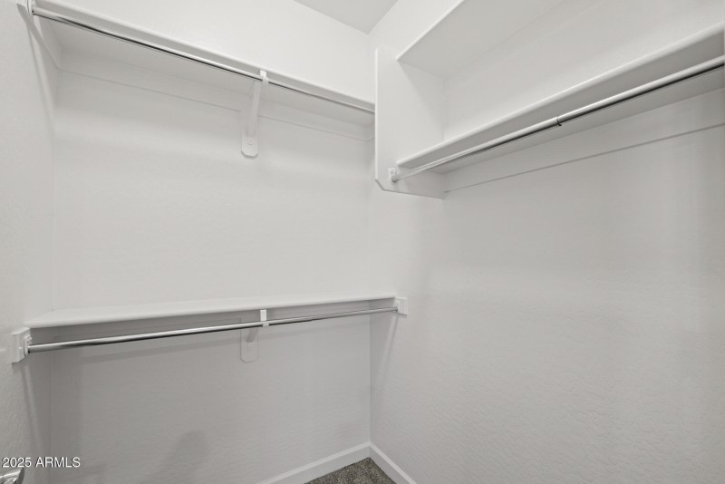 30)MASTER CLOSET