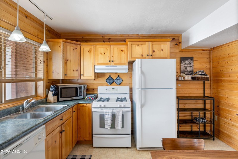 100MainSt-Greer-AZ-38