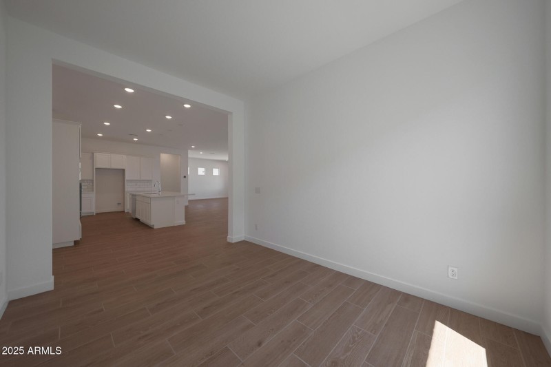 PHX_Landmarke_Lot1203_Crimson_294_Dining