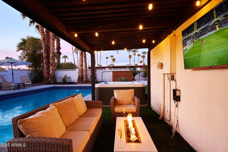 PropertyImageCo_6612EPresidioRd_Twilight