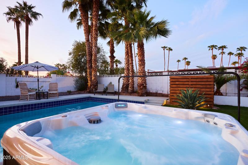 PropertyImageCo_6612EPresidioRd_Twilight