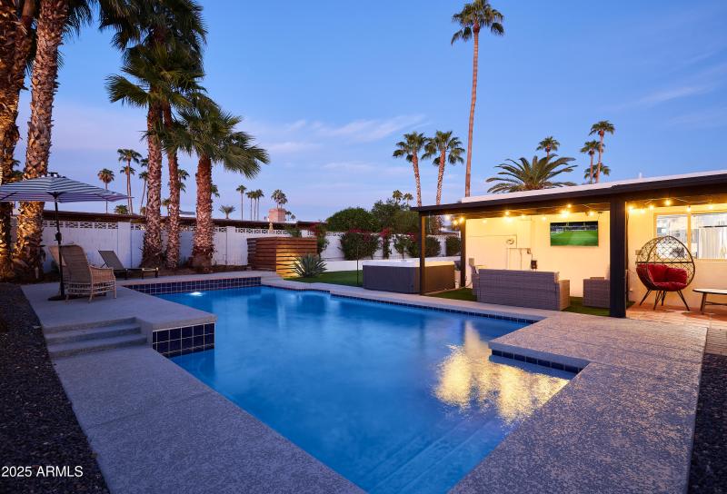 PropertyImageCo_6612EPresidioRd_Twilight