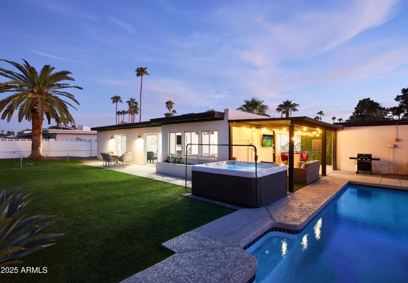 PropertyImageCo_6612EPresidioRd_Twilight