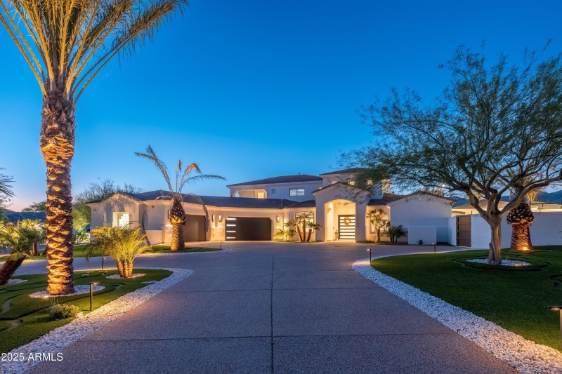 007_Twilight Exterior Front