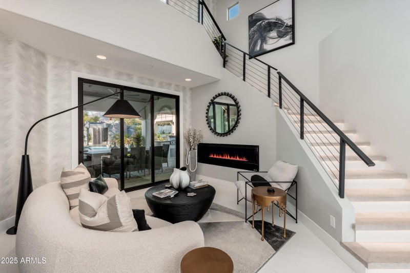 027_Living Room
