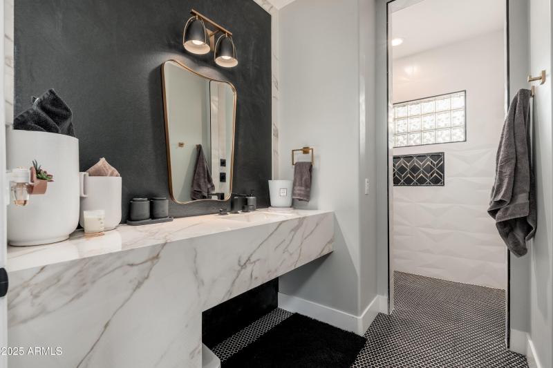 047_Guest Bathroom