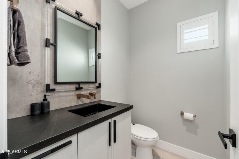 050_Powder Room