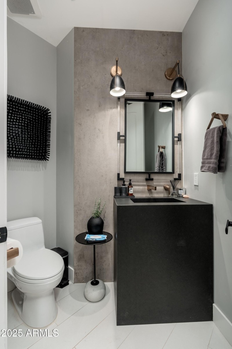 056_Powder Room