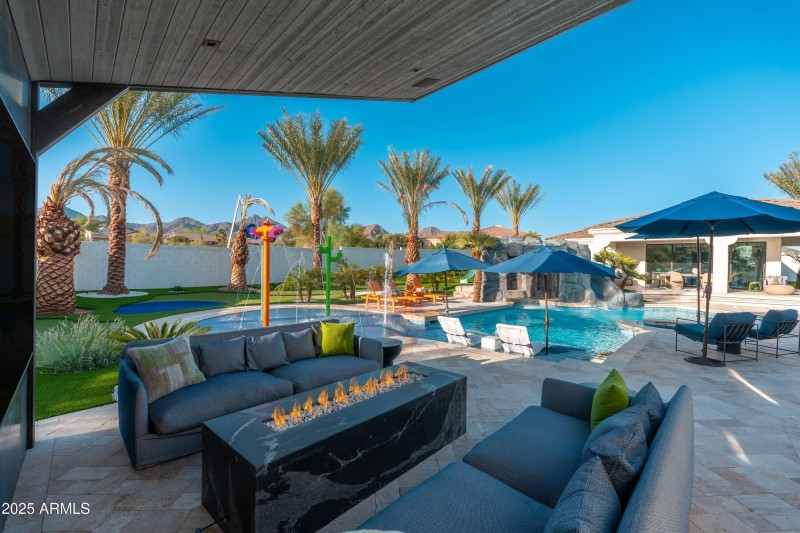 065_Firepit Lounge