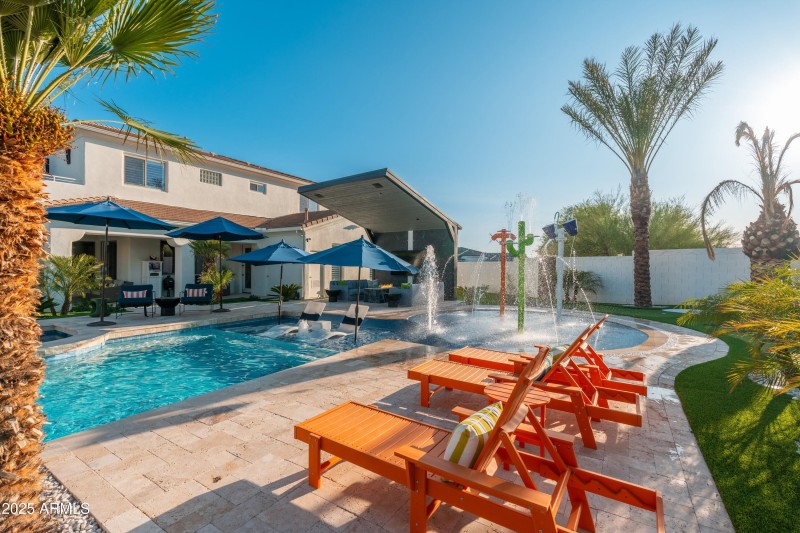 070_Pool Views