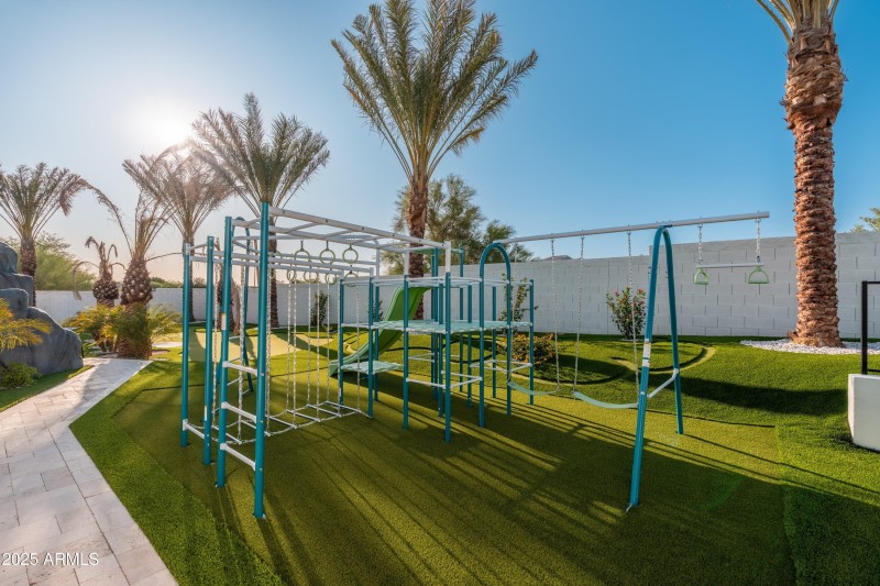 073_Playground