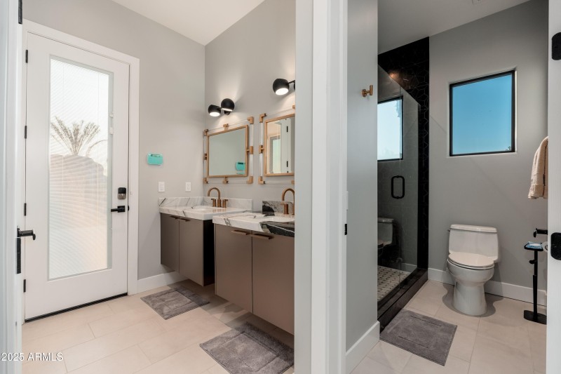 089_Casita Bathroom