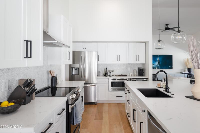 PROPERTYIMAGECO_5502EGrandviewRd_WEB-8