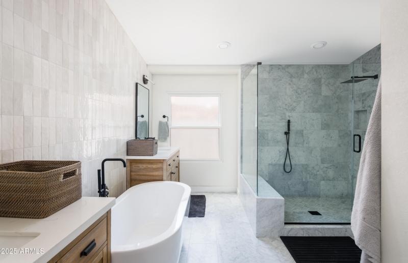 PROPERTYIMAGECO_5502EGrandviewRd_WEB-25