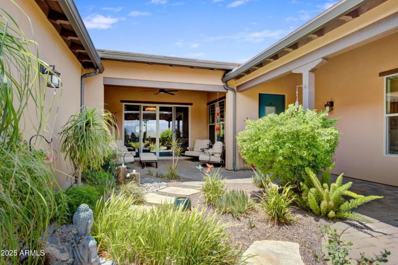 001_Courtyard