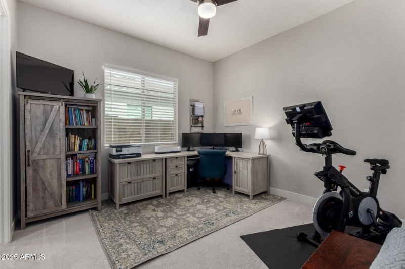 Bedroom 4 w/walk-in closet