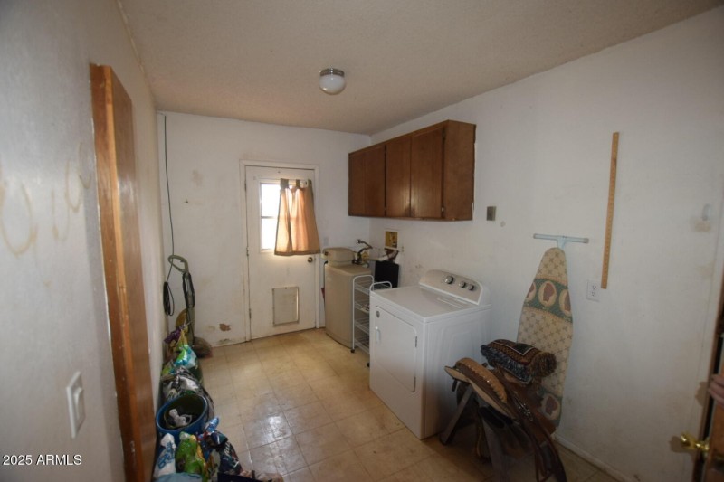 Laundry/pantryoff kitchen