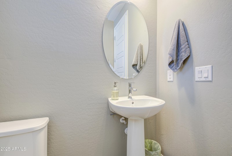 Half Bath-pic 3