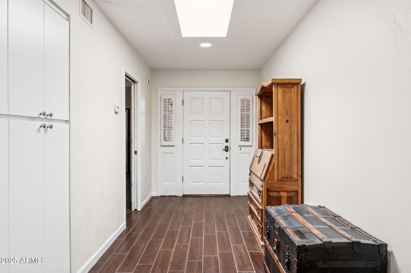Entryway w/ Storage