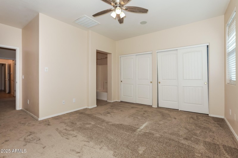 008-photo-main-bedroom-13214469