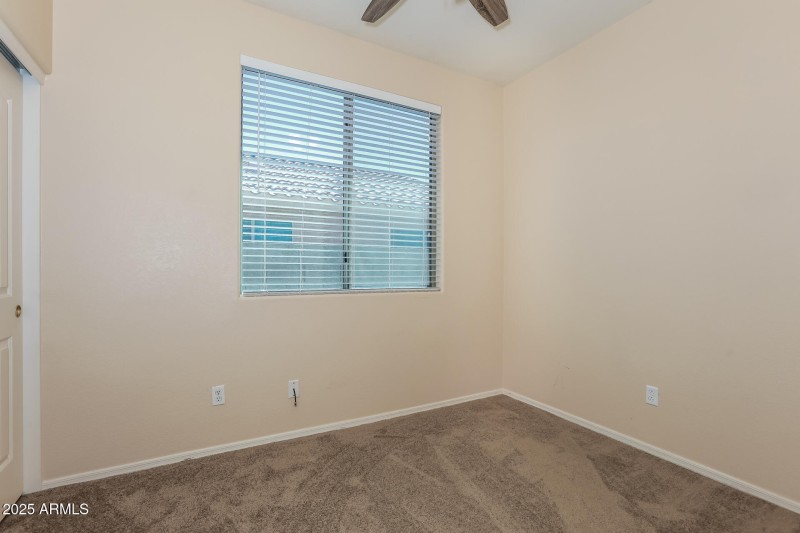 011-photo-bedroom-13214479
