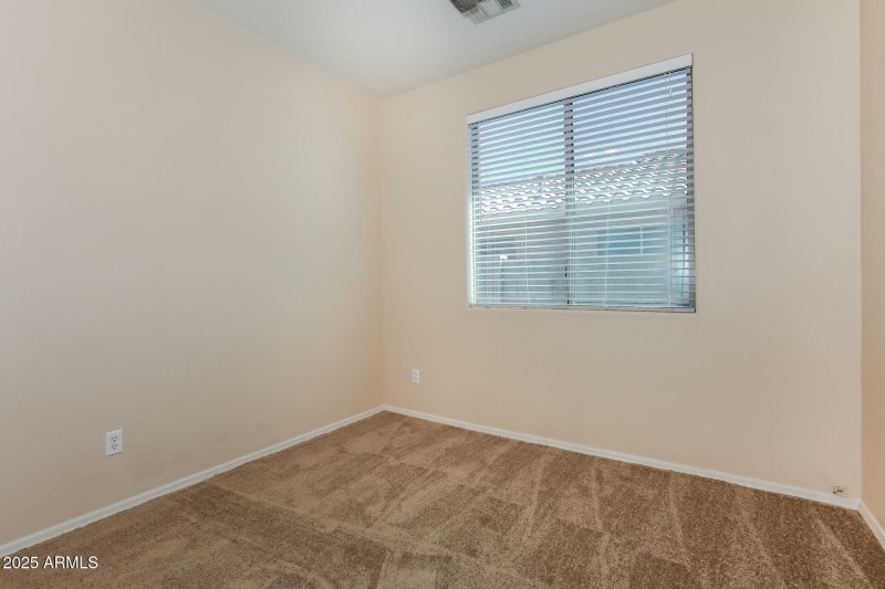 012-photo-bedroom-13214480