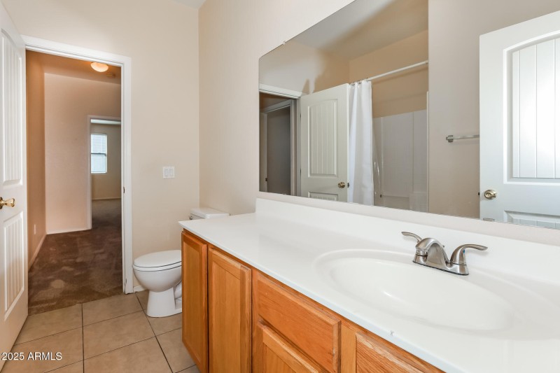 013-photo-bathroom-13214478