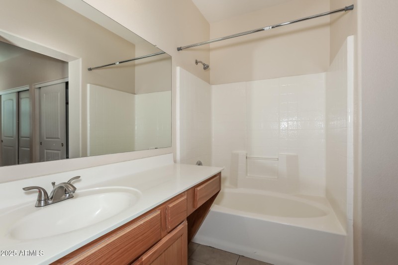 014-photo-bathroom-13214471