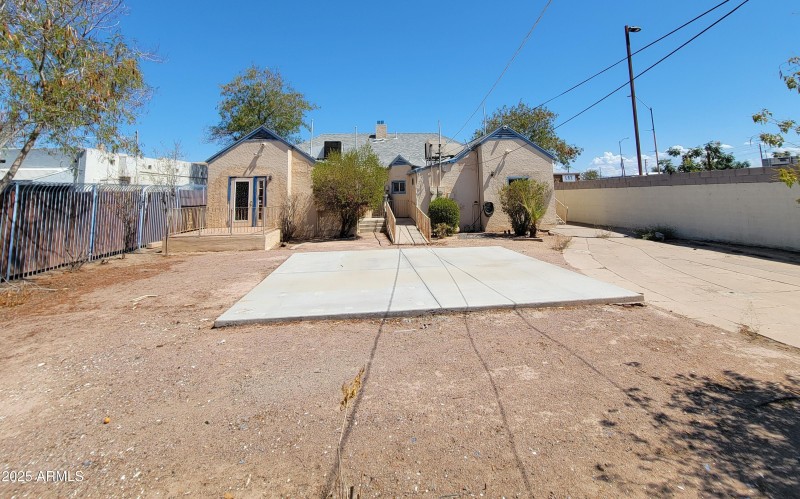 Yard w Concrete Pad