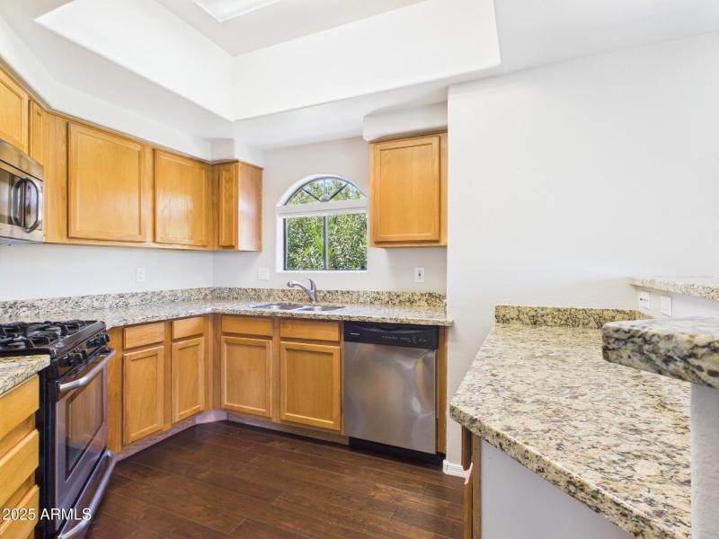 CAM02404G0-PR0127-STILL007