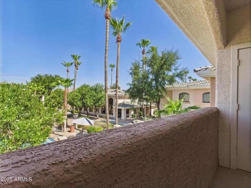 CAM02404G0-PR0127-STILL012